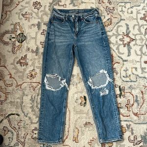 American eagle strigid ripped mom jeans. Size 4 short. Color is blue jeans